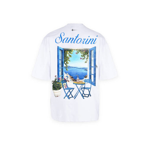 ظهر تيشيرت SANTORINI بطبعة نافذة زرقاء تطل على البحر