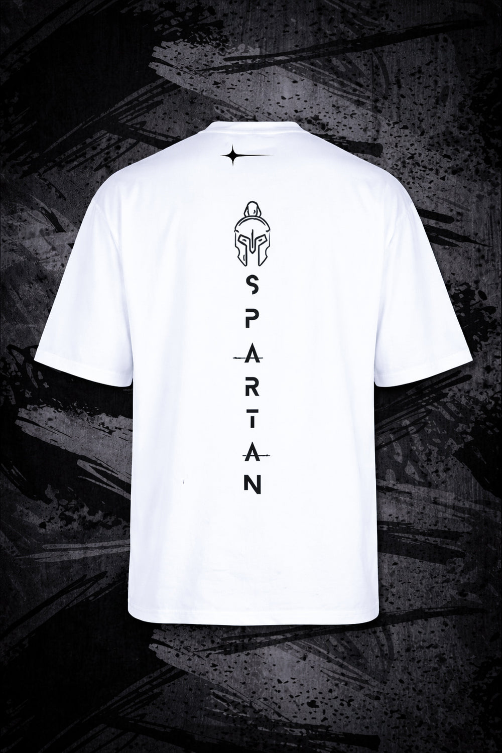 ظهر تيشيرت SPARTAN الأبيض بطبعة خوذة وكلمة SPARTAN عمودية